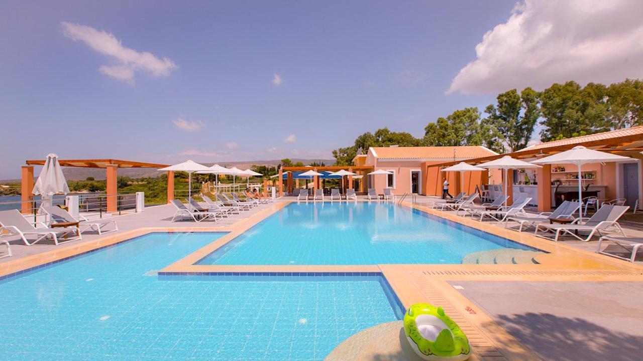 Remenzo Hotel Ликсури Екстериор снимка