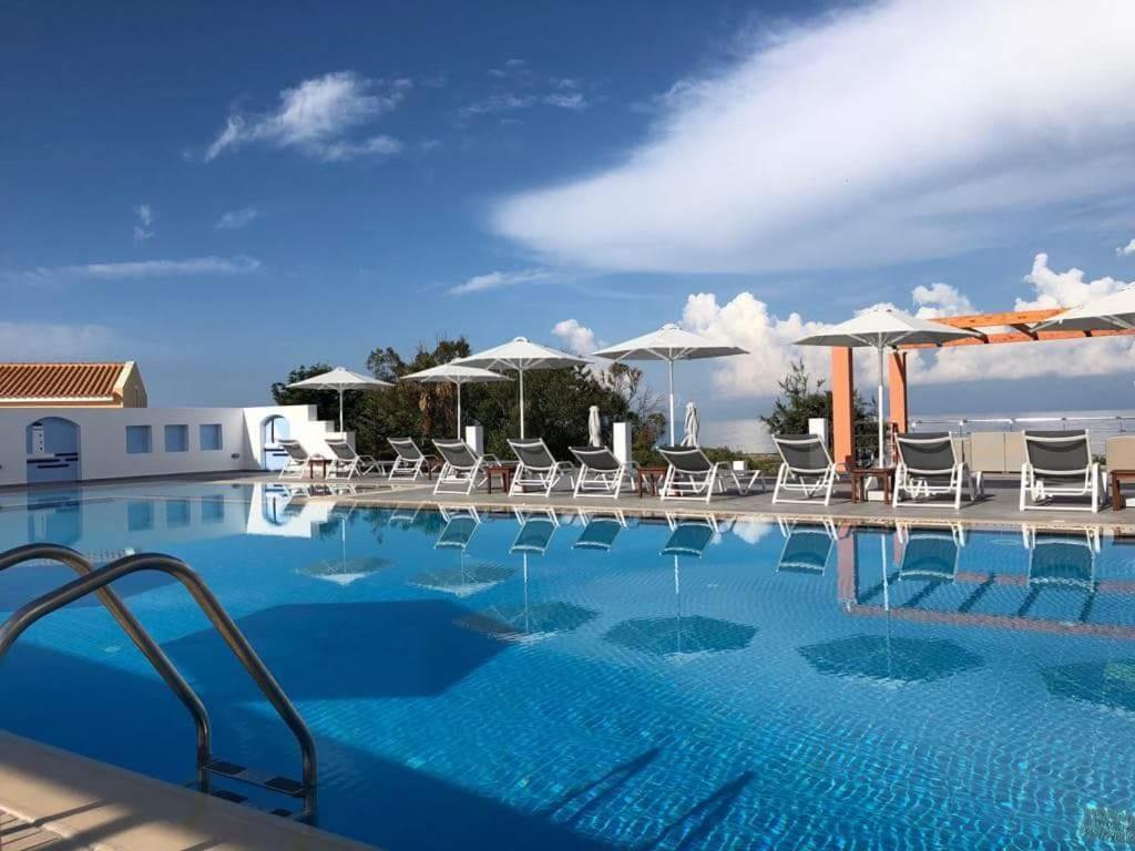 Remenzo Hotel Ликсури Екстериор снимка